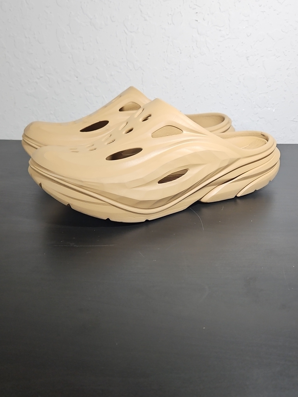 HOKA Mens Ora Recovery Mules in Beige/yellow, M 11